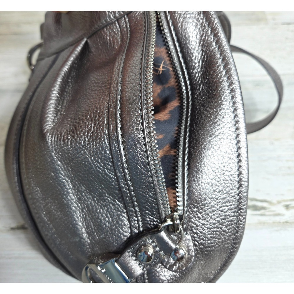 B. Makowsky Metallic Silver Pebbled Leather Crossbody Shoulder Bag Purse - Picture 7 of 16